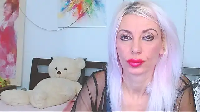 HoneyLara online show from October 30, 2025, 9:15 pm