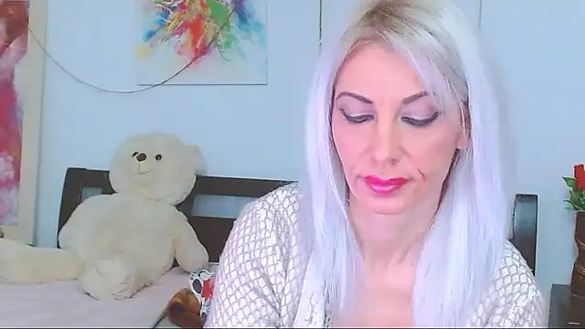 HoneyLara online show from February 9, 2026, 11:20 pm