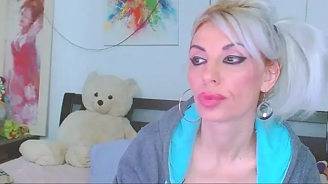 HoneyLara online show from March 6, 2026, 8:16 pm