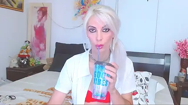 Snapshot of HoneyLara chatting on July 31, 2026, 2:27 pm HoneyLara online show from July 31, 2026, 2:27 pm