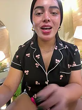 HotstuffCherrySummer online show from February 11, 2025, 10:04 am