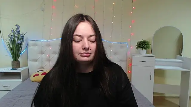 Snapshot of MilanaPrice chatting on January 29, 2025, 6:18 pm MilanaPrice online show from January 29, 2025, 6:18 pm