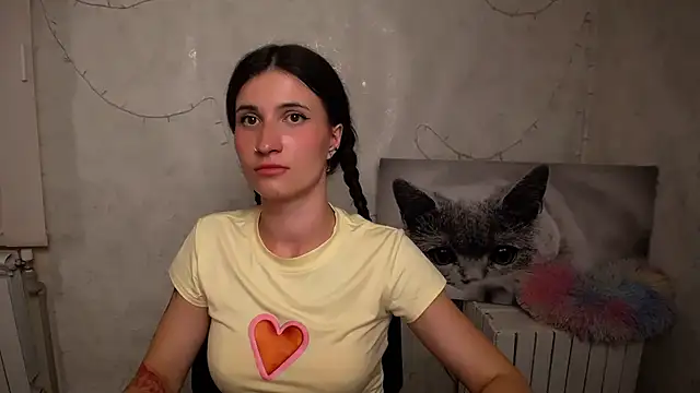 MaryEm976 online show from May 25, 2026, 9:15 am