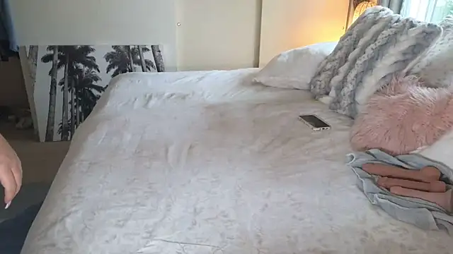 JESS LOVES online show from May 29, 2026, 6:39 pm