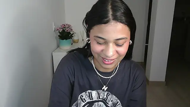 Snapshot of dark_enchantress_ chatting on December 12, 2024, 1:43 am dark enchantress online show from December 12, 2024, 1:43 am