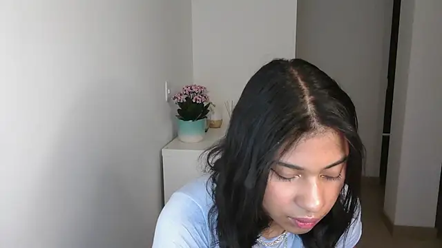 Snapshot of dark_enchantress_ chatting on December 13, 2024, 11:39 pm dark enchantress online show from December 13, 2024, 11:39 pm