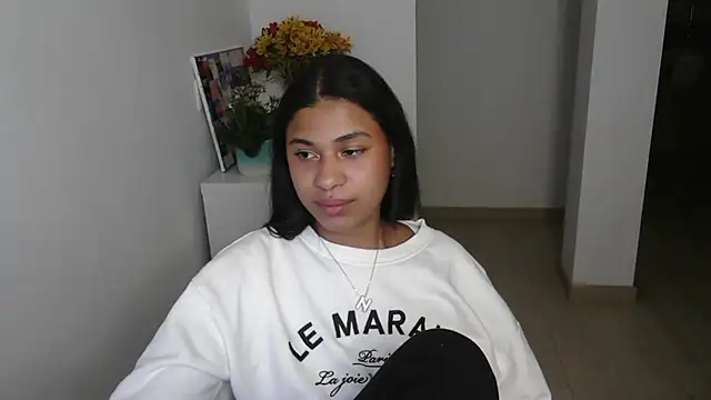 Snapshot of dark_enchantress_ chatting on January 16, 2025, 5:21 am dark enchantress online show from January 16, 2025, 5:21 am