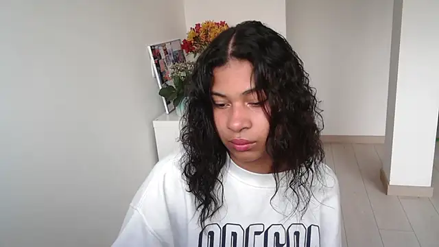 Snapshot of dark_enchantress_ chatting on January 19, 2025, 10:28 pm dark enchantress online show from January 19, 2025, 10:28 pm