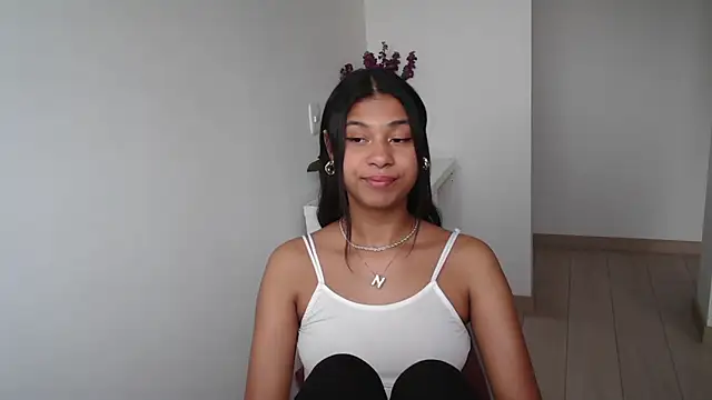 Snapshot of dark_enchantress_ chatting on February 14, 2025, 9:32 pm dark enchantress online show from February 14, 2025, 9:32 pm