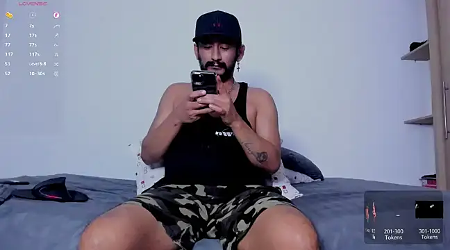 Snapshot of Cloudy_pigDude chatting on February 6, 2025, 6:29 am Cloudy pigDude online show from February 6, 2025, 6:29 am