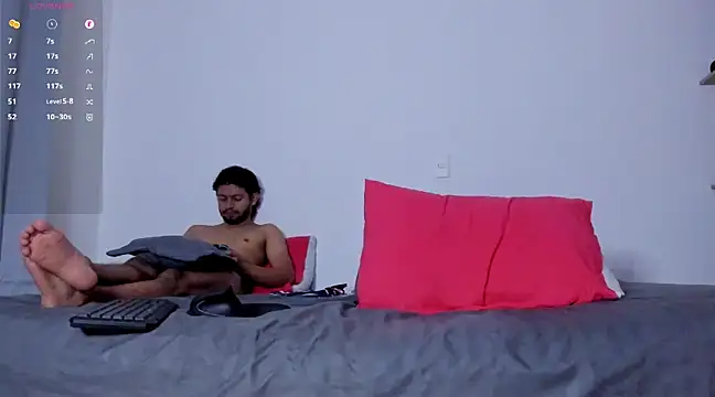 Snapshot of Cloudy_pigDude chatting on February 19, 2025, 12:14 am Cloudy pigDude online show from February 19, 2025, 12:14 am