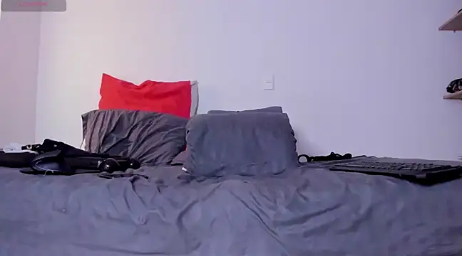 Snapshot of Cloudy_pigDude chatting on March 7, 2025, 6:22 pm Cloudy pigDude online show from March 7, 2025, 6:22 pm