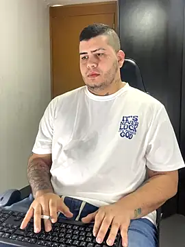 Snapshot of Thomas_chubbyxhot chatting on November 7, 2025, 1:27 am Thomas chubbyxhot online show from November 7, 2025, 1:27 am