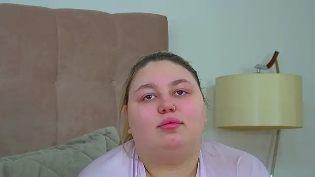 LillianKim online show from February 8, 2026, 6:39 am