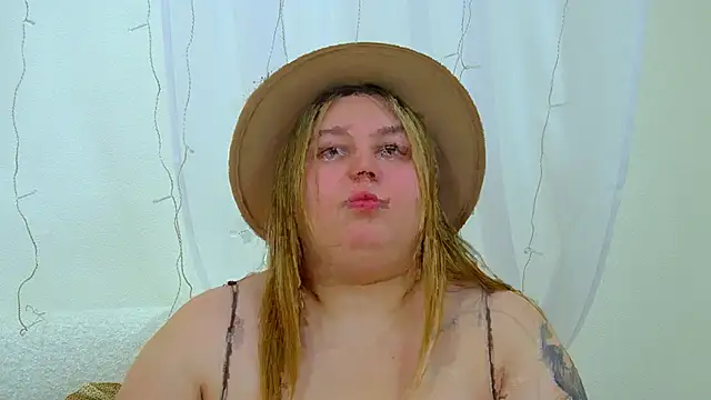 LillianKim online show from February 18, 2026, 6:48 pm