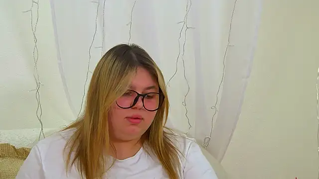 LillianKim online show from March 13, 2026, 6:36 pm