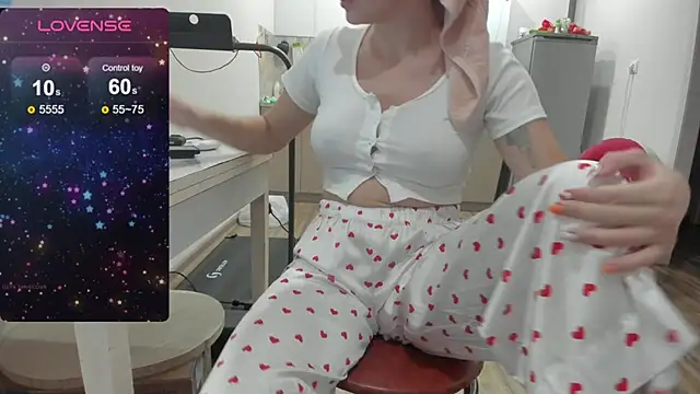 92yourbitch922 online show from December 13, 2025, 7:53 pm