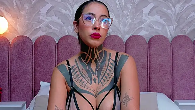 NicoleBlum online show from July 11, 2026, 1:36 pm
