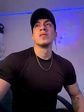 strongboy  online show from December 2, 2025, 1:17 pm