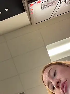 Snapshot of cinnatitties chatting on November 3, 2025, 5:47 pm cinnatitties online show from November 3, 2025, 5:47 pm