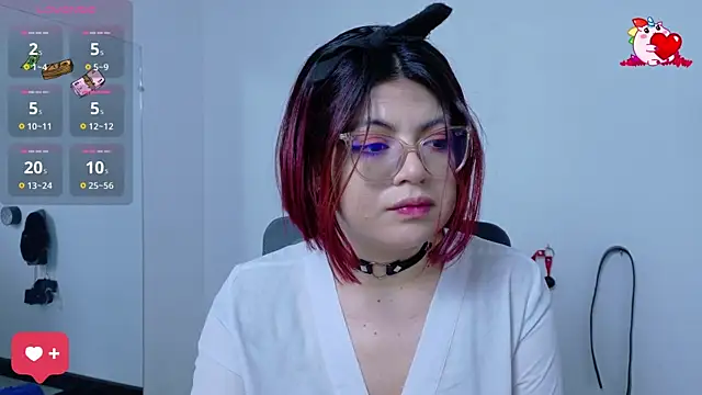 Catwhite  online show from March 19, 2025, 12:23 pm