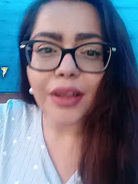 Snapshot of AriaRussell chatting on June 4, 2026, 5:41 pm AriaRussell online show from June 4, 2026, 5:41 pm