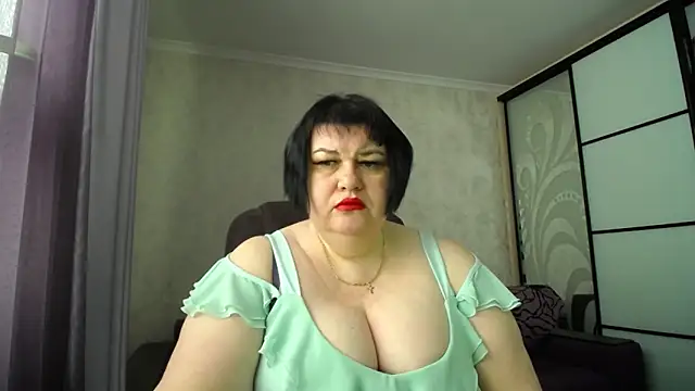 JuicyLady Di online show from March 12, 2026, 5:57 am