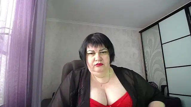 Snapshot of JuicyLady_Di chatting on May 10, 2026, 5:01 am JuicyLady Di online show from May 10, 2026, 5:01 am