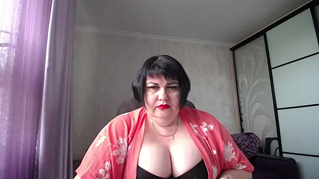 Snapshot of JuicyLady_Di chatting on May 26, 2026, 5:25 am JuicyLady Di online show from May 26, 2026, 5:25 am