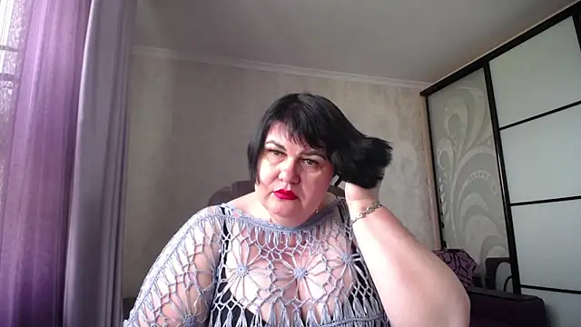 Snapshot of JuicyLady_Di chatting on June 5, 2026, 8:20 am JuicyLady Di online show from June 5, 2026, 8:20 am