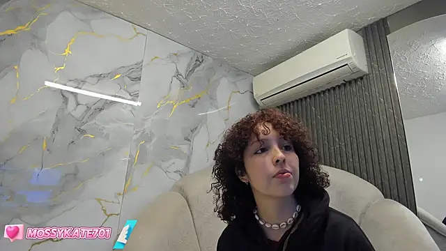 Snapshot of Katemoss70 chatting on February 16, 2025, 12:10 pm Katemoss70 online show from February 16, 2025, 12:10 pm