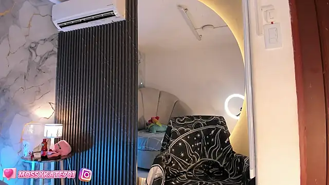 Snapshot of Katemoss70 chatting on March 11, 2025, 6:30 pm Katemoss70 online show from March 11, 2025, 6:30 pm