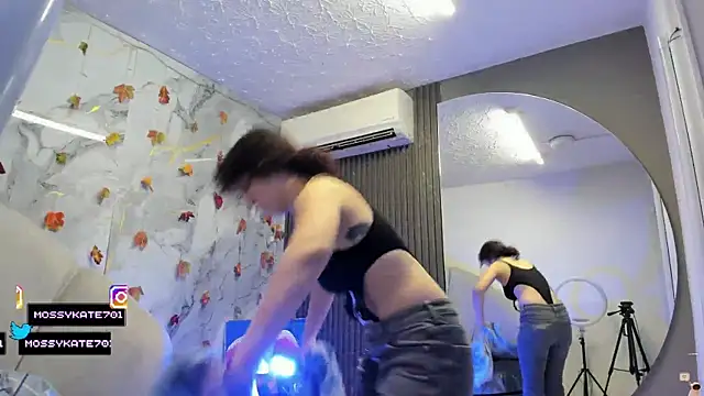 Snapshot of Katemoss70 chatting on November 5, 2025, 12:27 pm Katemoss70 online show from November 5, 2025, 12:27 pm