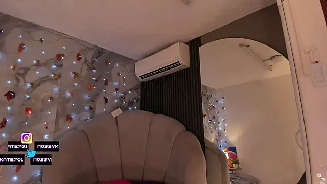 Snapshot of Katemoss70 chatting on November 27, 2025, 12:29 pm Katemoss70 online show from November 27, 2025, 12:29 pm