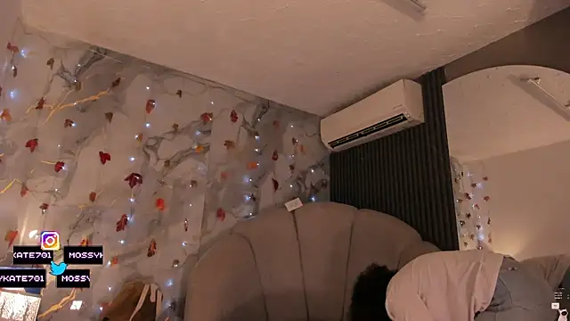 Snapshot of Katemoss70 chatting on November 30, 2025, 12:31 pm Katemoss70 online show from November 30, 2025, 12:31 pm