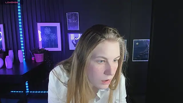 Snapshot of JadeSoft chatting on February 22, 2025, 2:19 pm JadeSoft online show from February 22, 2025, 2:19 pm