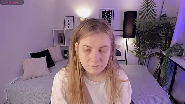 Snapshot of JadeSoft chatting on March 8, 2025, 8:46 pm JadeSoft online show from March 8, 2025, 8:46 pm