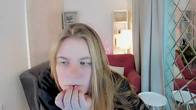 Snapshot of JadeSoft chatting on November 8, 2025, 2:28 pm JadeSoft online show from November 8, 2025, 2:28 pm