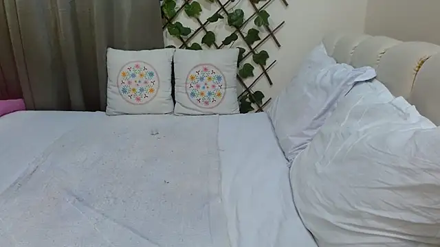 Snapshot of Lovelywife786 chatting on February 9, 2025, 5:43 pm Lovelywife786 online show from February 9, 2025, 5:43 pm