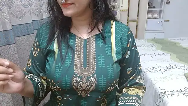 Snapshot of Lovelywife786 chatting on November 19, 2025, 5:02 pm Lovelywife786 online show from November 19, 2025, 5:02 pm