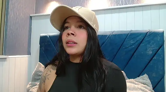 Snapshot of EmilyQueen3x chatting on March 20, 2025, 12:53 pm EmilyQueen3x online show from March 20, 2025, 12:53 pm