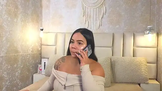 EmilyQueen3x online show from April 25, 2026, 8:06 pm