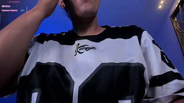 Snapshot of MartinnaBonnet chatting on November 21, 2025, 10:14 am MartinnaBonnet online show from November 21, 2025, 10:14 am