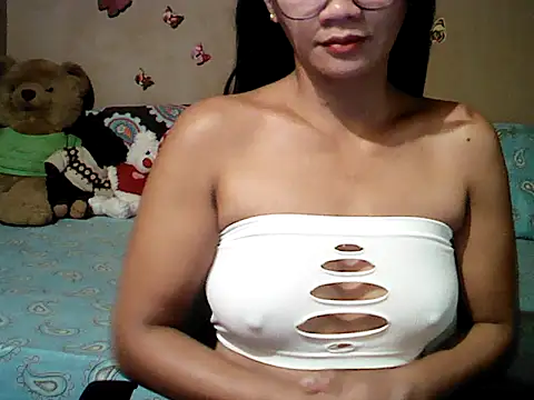 Mia Rein online show from April 27, 2026, 2:04 pm