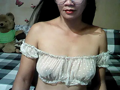 Snapshot of Mia_Rein chatting on June 7, 2026, 2:10 pm Mia Rein online show from June 7, 2026, 2:10 pm