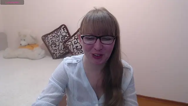 Snapshot of MargotLot chatting on January 10, 2025, 4:44 am MargotLot online show from January 10, 2025, 4:44 am