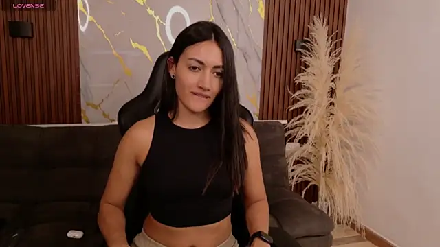 EmilyBoonny1 online show from May 4, 2026, 8:16 pm