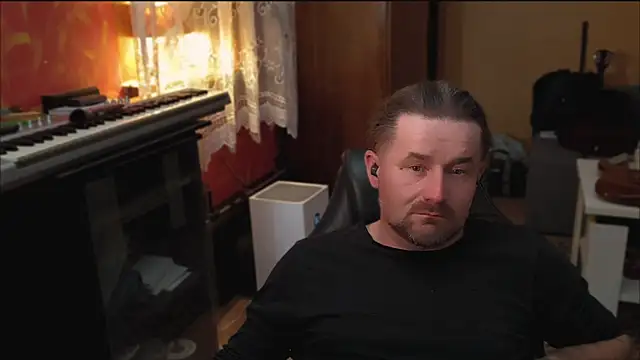 Mosiadz1975 online show from March 9, 2025, 2:07 am