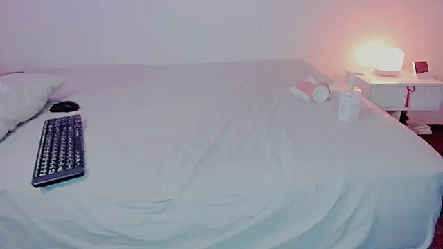 Snapshot of Amelia75 chatting on December 8, 2024, 10:57 pm Amelia75 online show from December 8, 2024, 10:57 pm