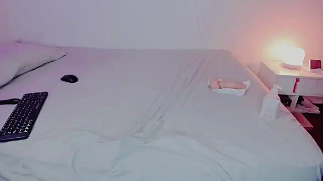 Snapshot of Amelia75 chatting on December 10, 2024, 1:22 am Amelia75 online show from December 10, 2024, 1:22 am